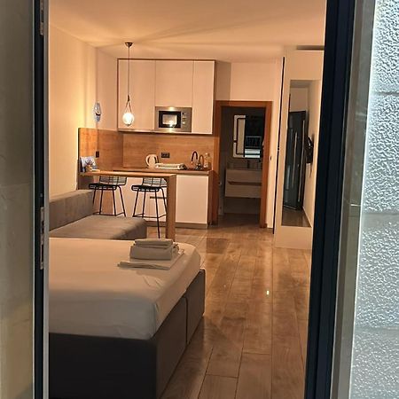 APARTMENT LORY- BRAND NEW ,ON SEA PROMENADE,BEACHFRONT,GARAGE,WiFi,TERRACE OVERLOOKING SEA Baška Voda Exterior foto