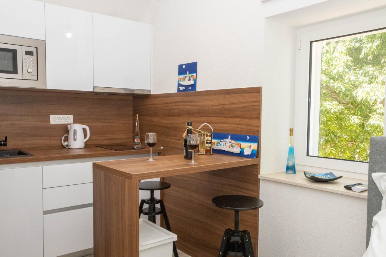 APARTMENT LORY- BRAND NEW ,ON SEA PROMENADE,BEACHFRONT,GARAGE,WiFi,TERRACE OVERLOOKING SEA Baška Voda Exterior foto